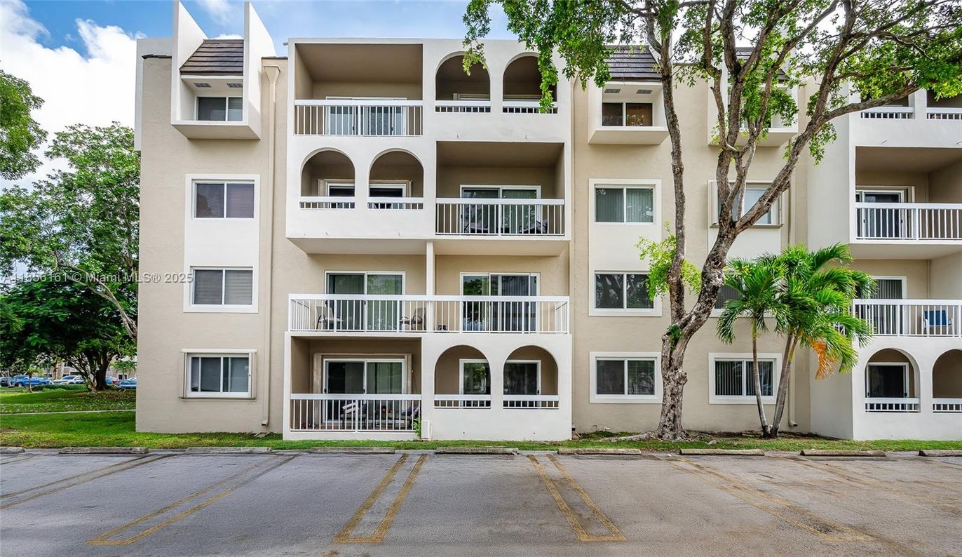 Exterior, Facade, Condo Building