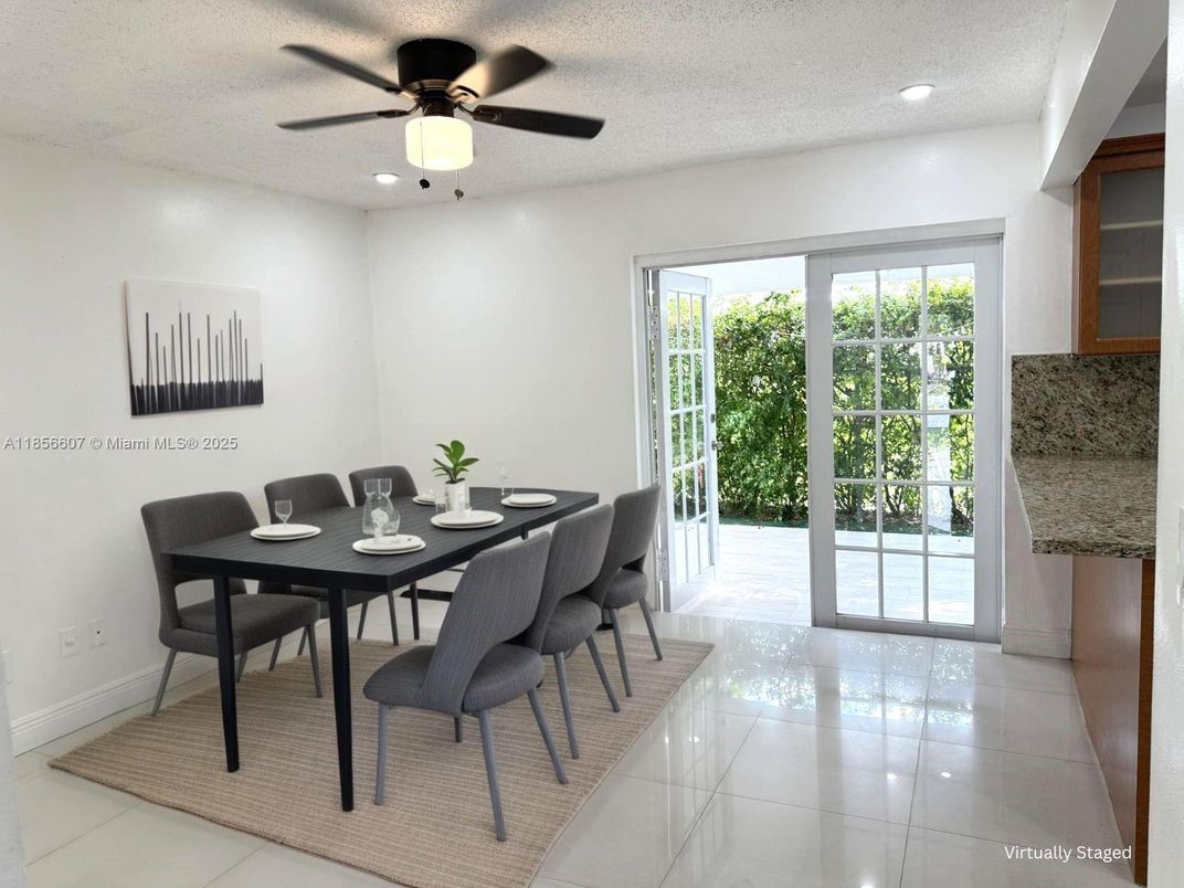 Dining room, Interior, Recessed Lighting