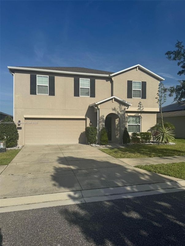 Attached, Exterior, Facade, Mediterranean