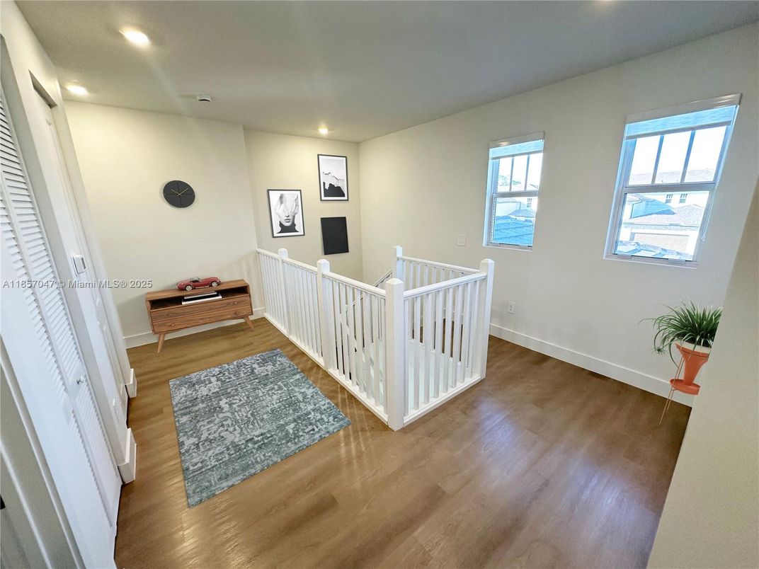 Interior, Recessed Lighting, Wood Texture Flooring