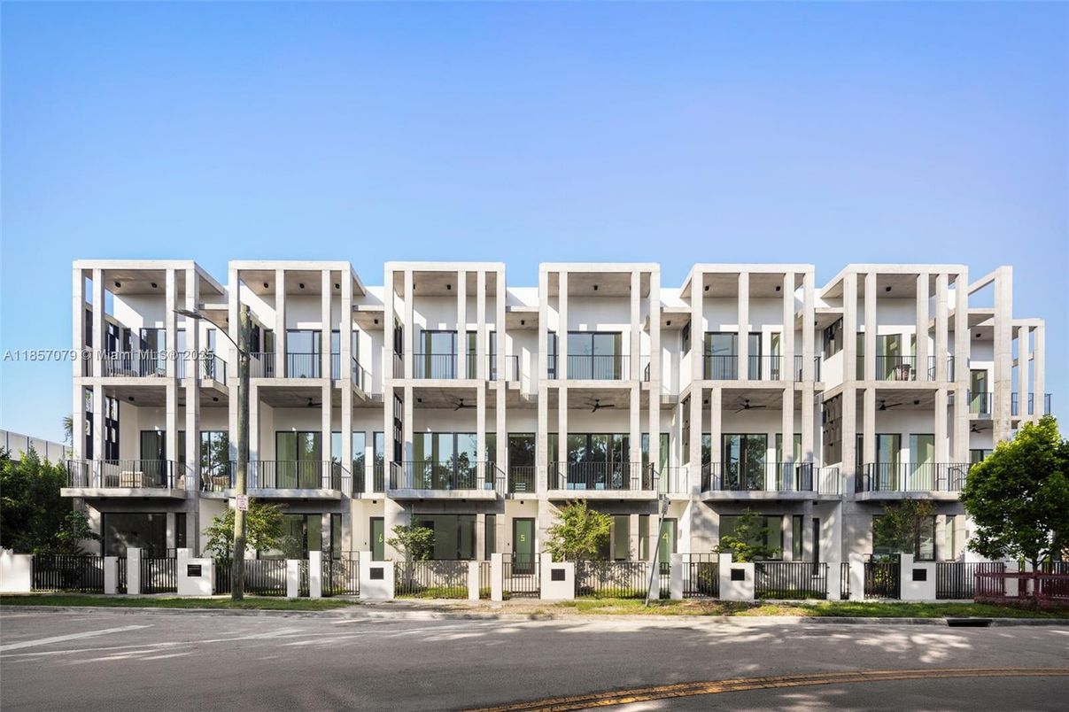 Exterior, Facade, Condo Building