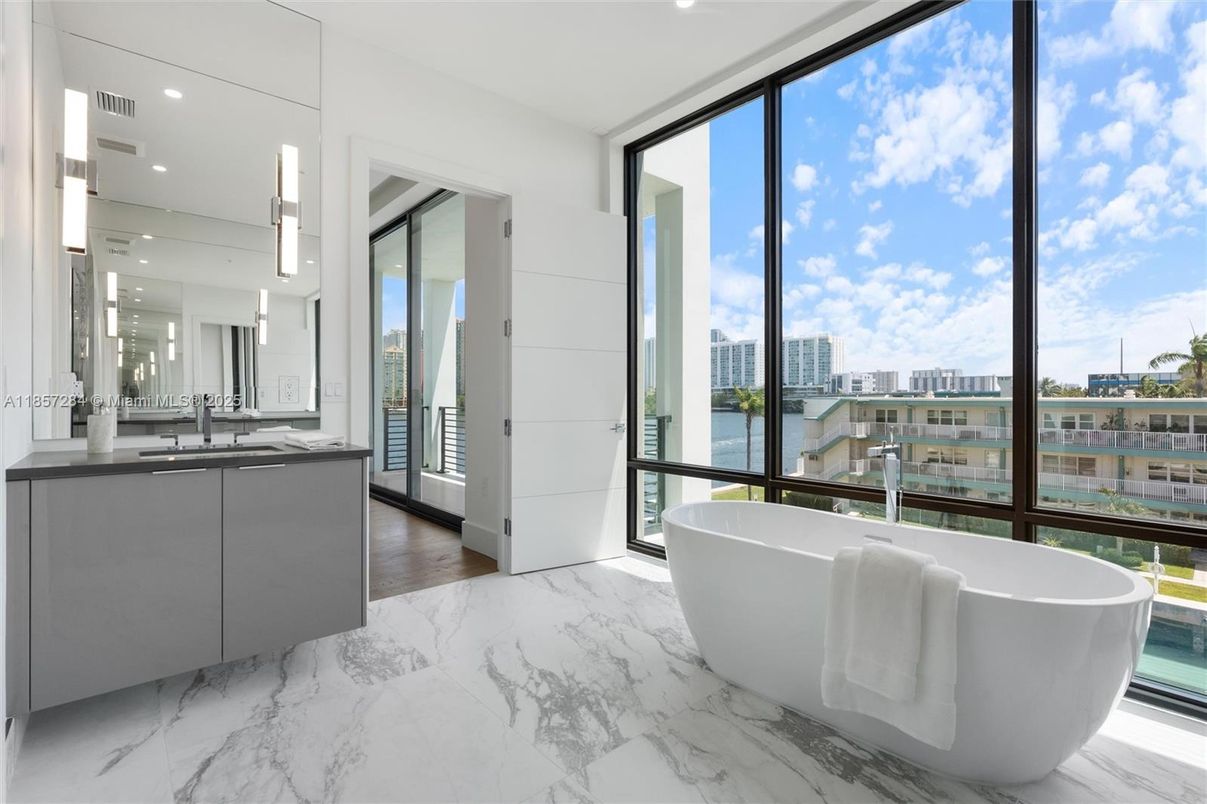 Bathroom, Free Standing Baths, Interior, Marble, Recessed Lighting, Water