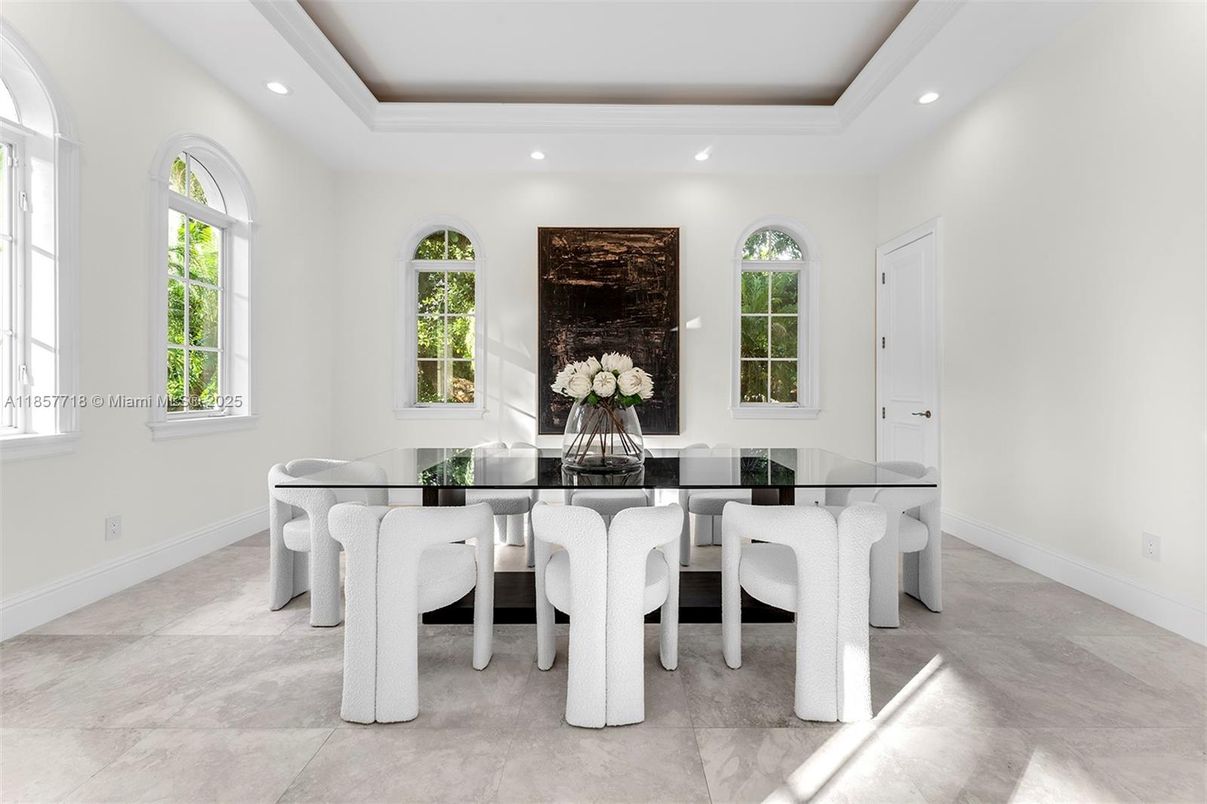 Dining room, Interior, Recessed Lighting