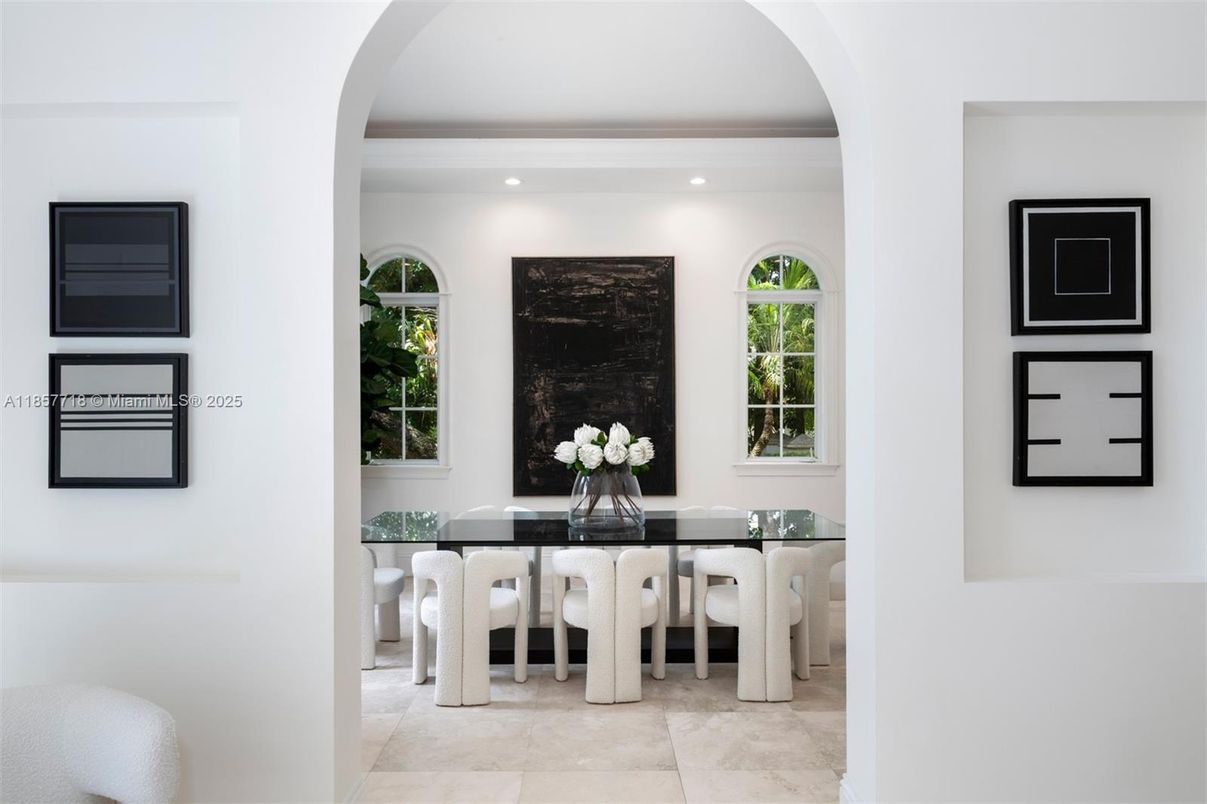 Dining room, Interior, Recessed Lighting