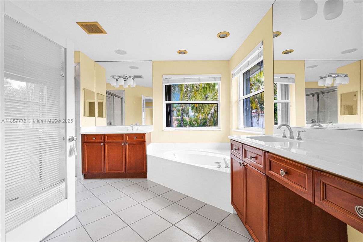 Bathroom, Dual Sink Vanities, Interior, Recessed Lighting