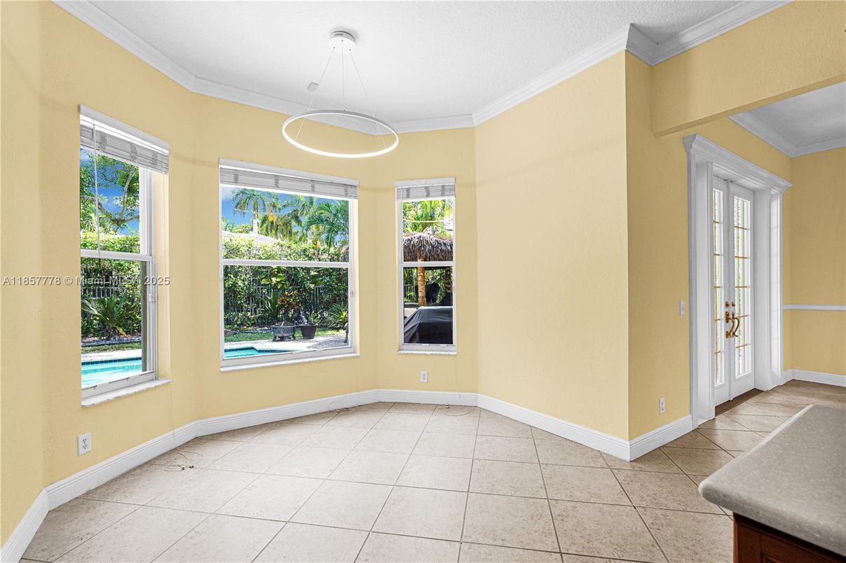Empty room, Interior, Pendant Lights