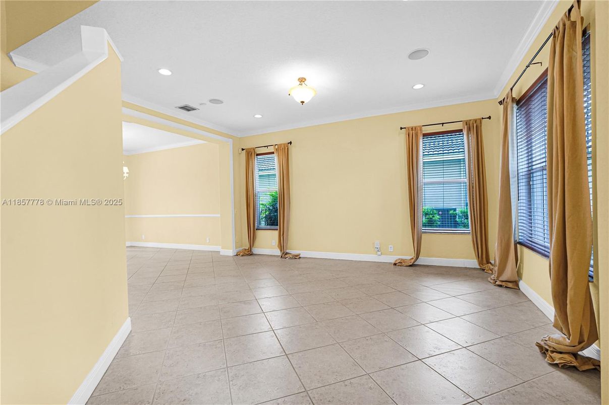 Empty room, Interior, Recessed Lighting