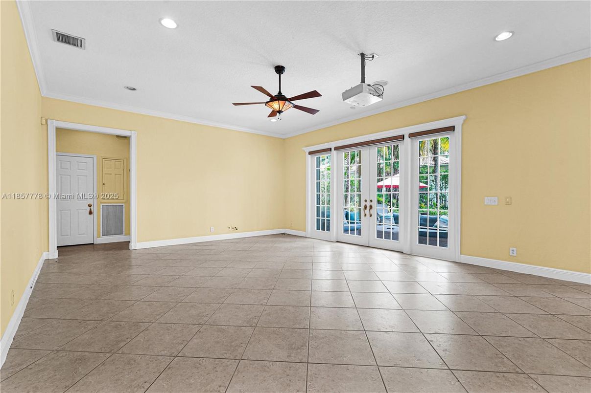 Empty room, Interior, Recessed Lighting