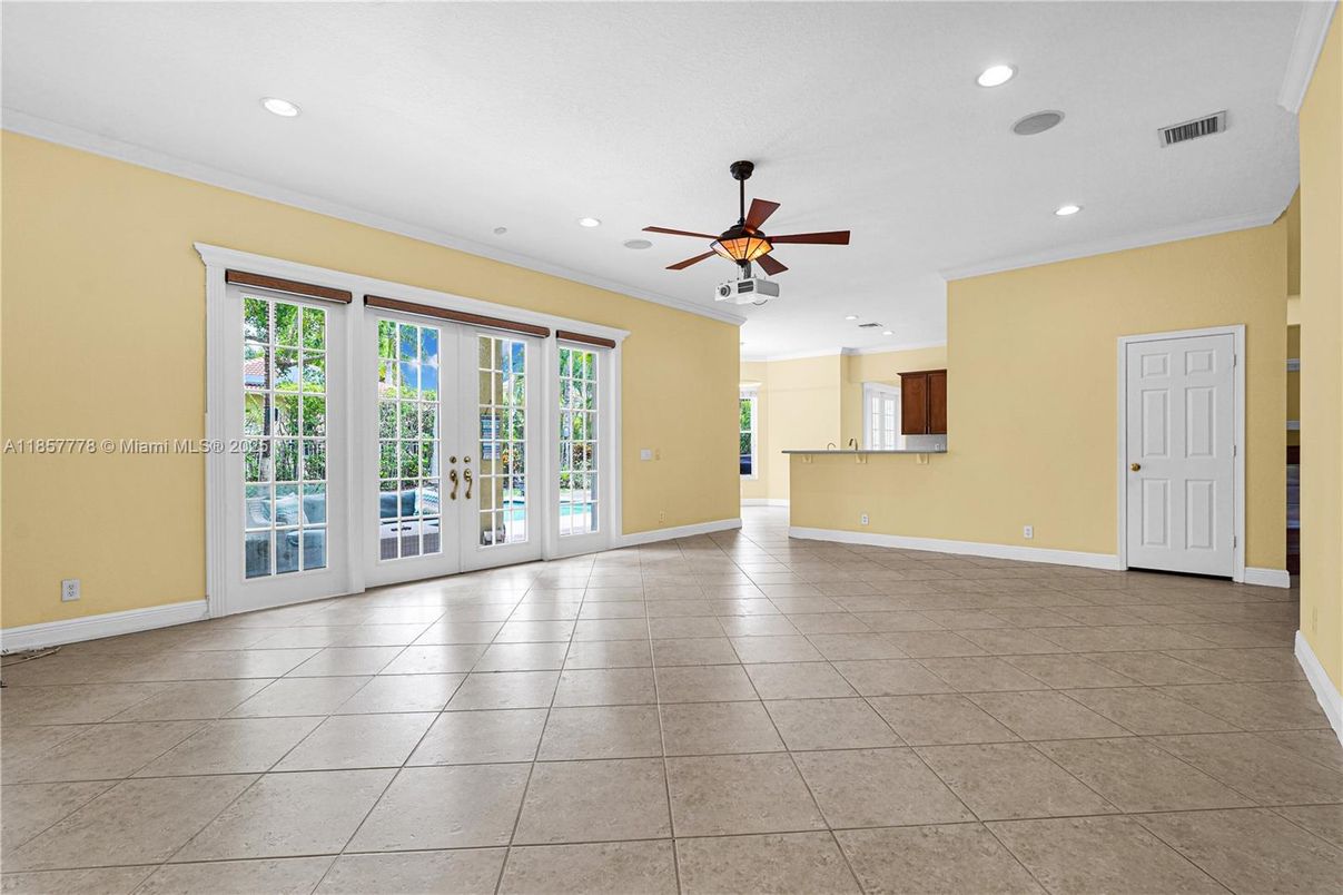 Empty room, Interior, Recessed Lighting