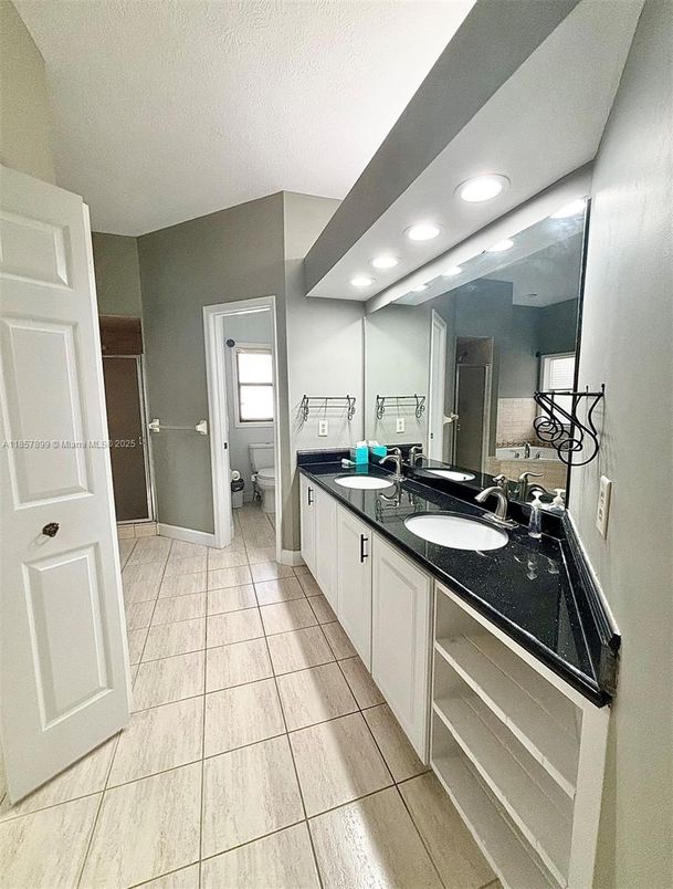 Bathroom, Dual Sink Vanities, Interior, Recessed Lighting