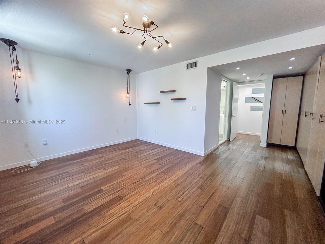 Empty room, Interior, Recessed Lighting, Wood Texture Flooring