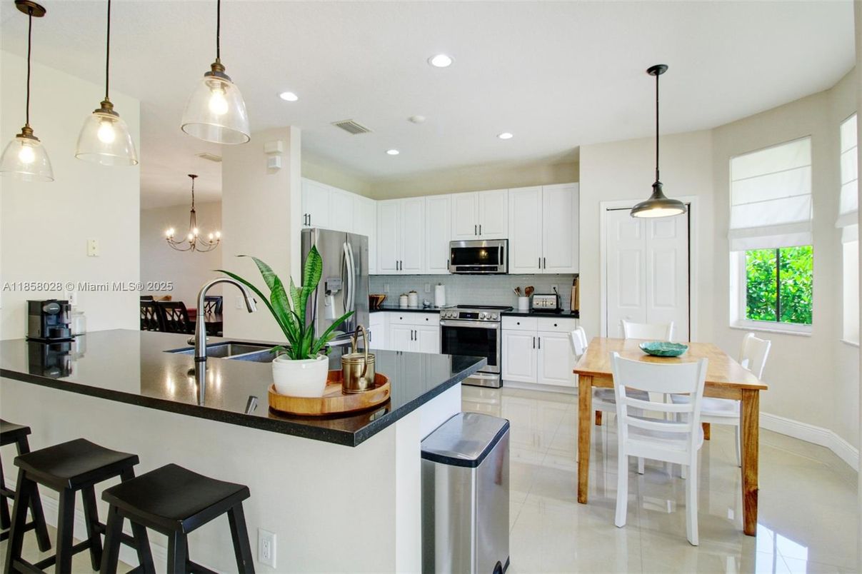 Dining room, Interior, Kitchen, Pendant Lights, Recessed Lighting, Stainless Steel Appliances