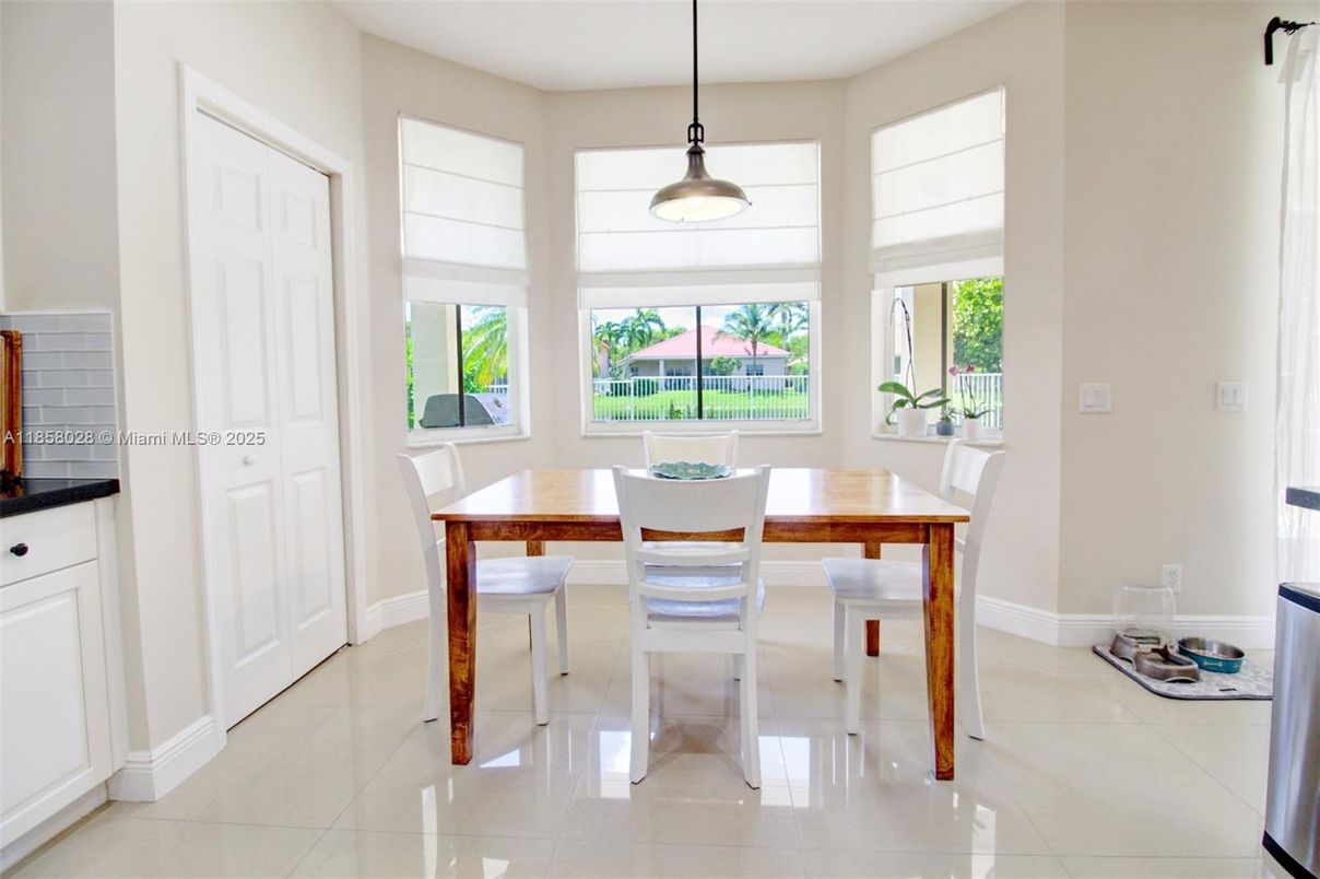 Dining room, Interior, Pendant Lights