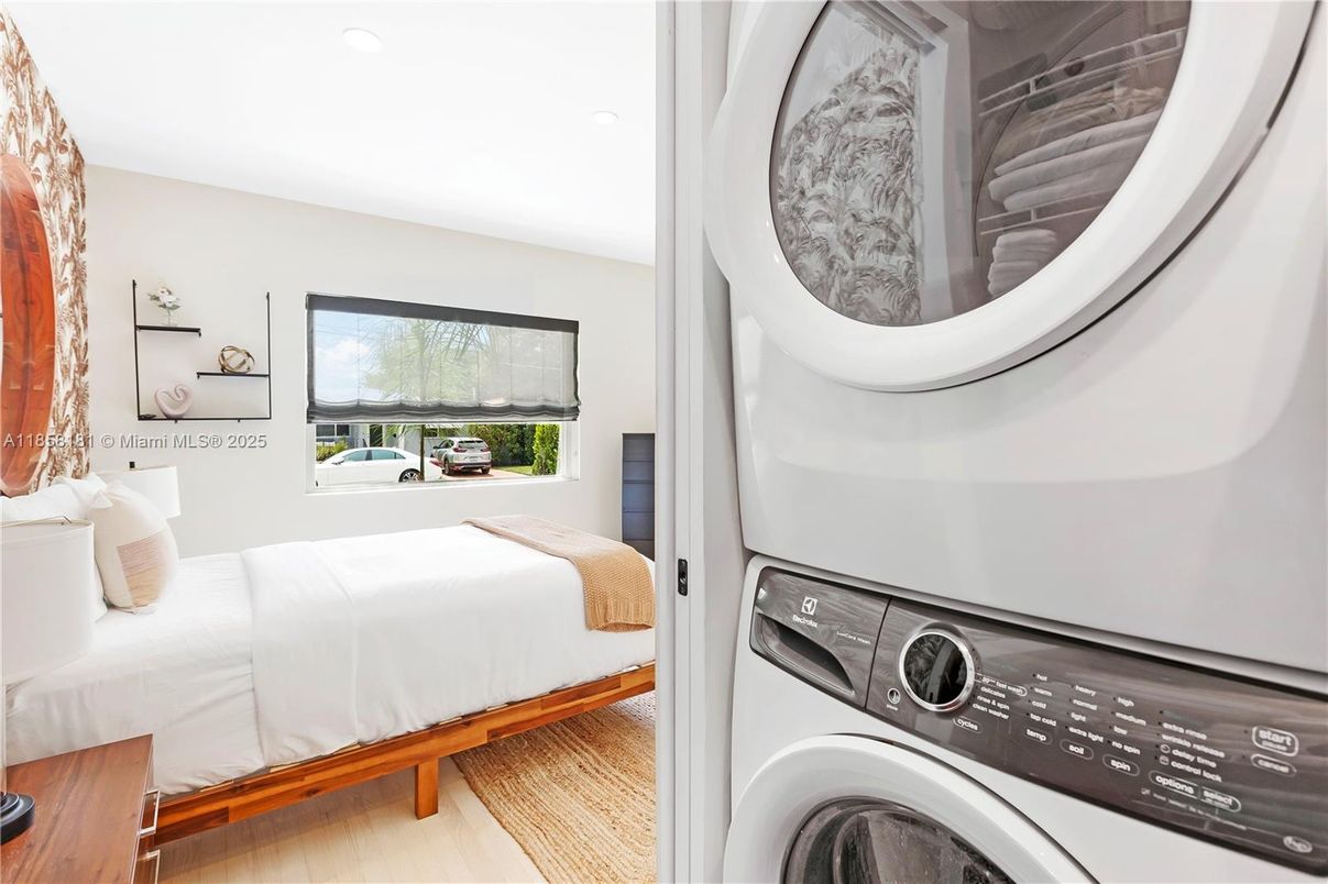 Bedroom, Interior, Recessed Lighting, Washer, Wood Texture Flooring