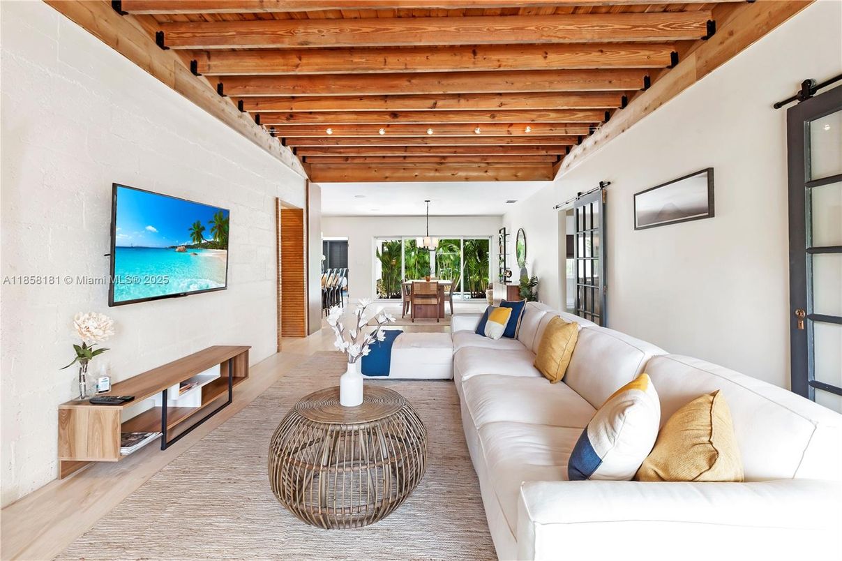 Dining room, Interior, Living room, Pendant Lights, Recessed Lighting, Wooden Beams, Wooden Ceilings, Wood Texture Flooring