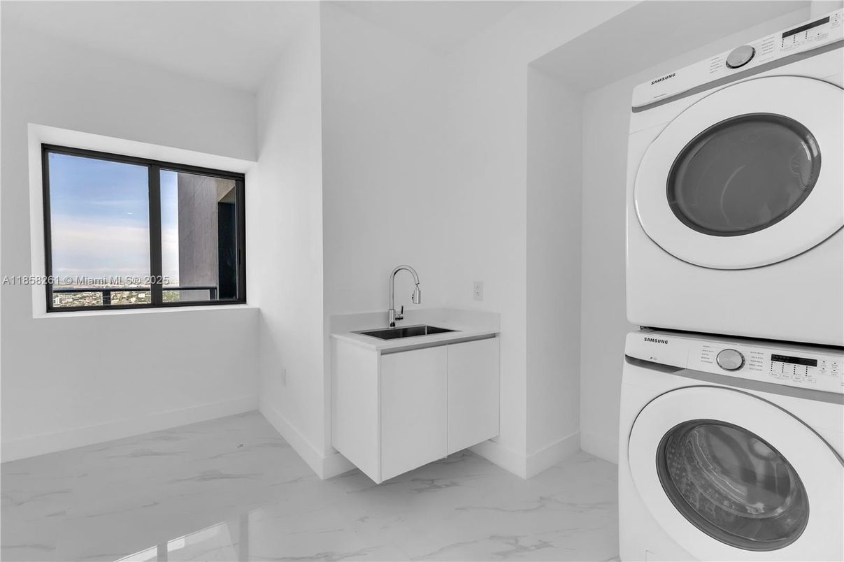 Interior, Marble, Utility Closets, Washer