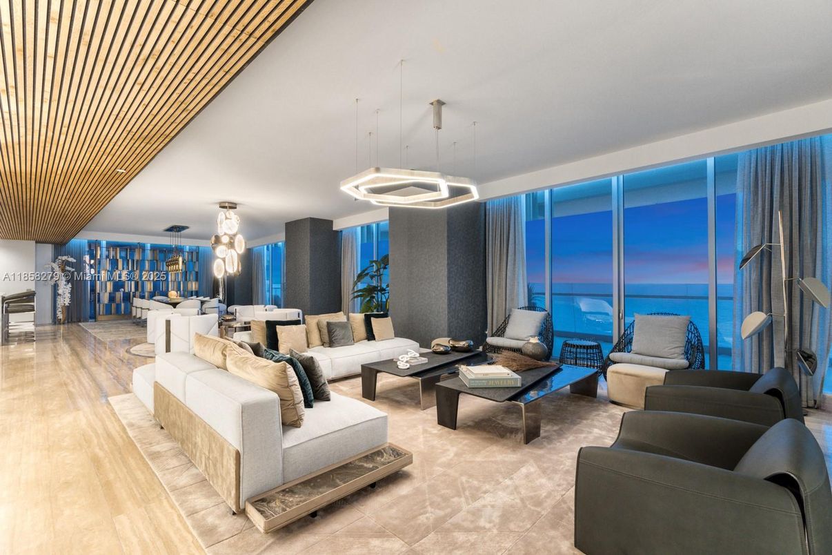 Chandelier, Dining room, Interior, Living room, Pendant Lights, Water