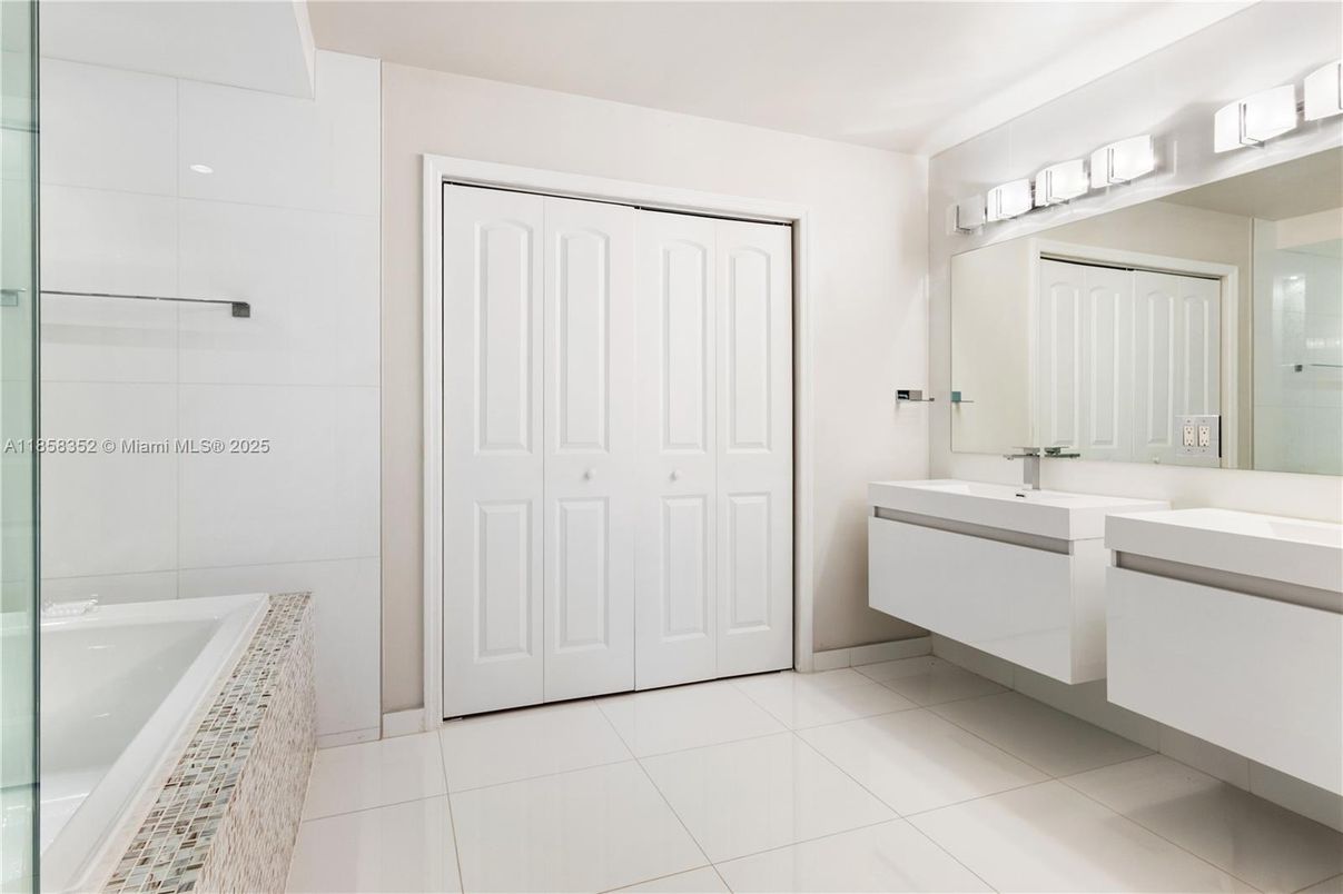 Bathroom, Dual Sink Vanities, Interior