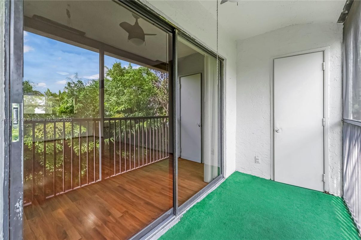 Interior, Sun Room, Wood Texture Flooring