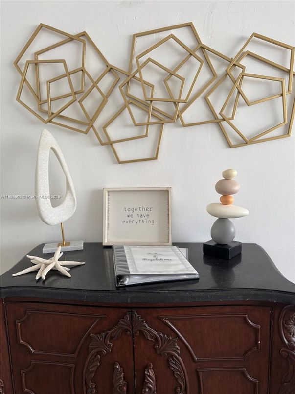 Home Office, Interior