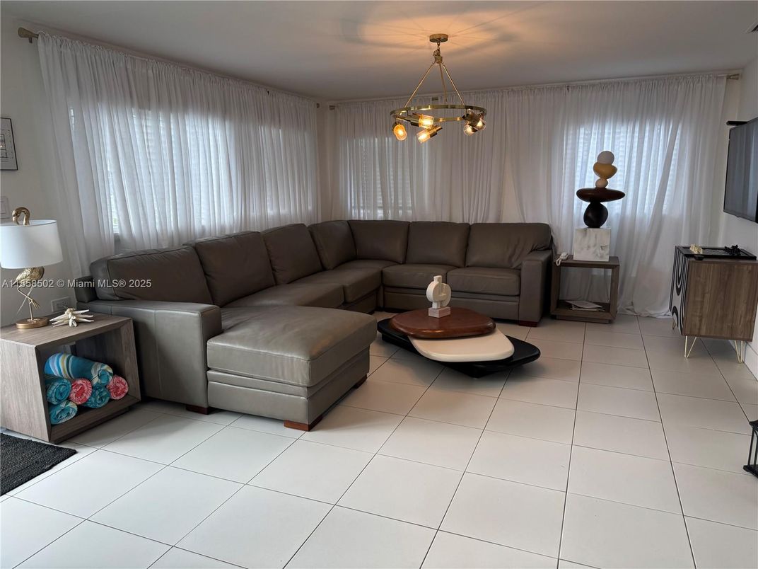 Interior, Living room, Pendant Lights