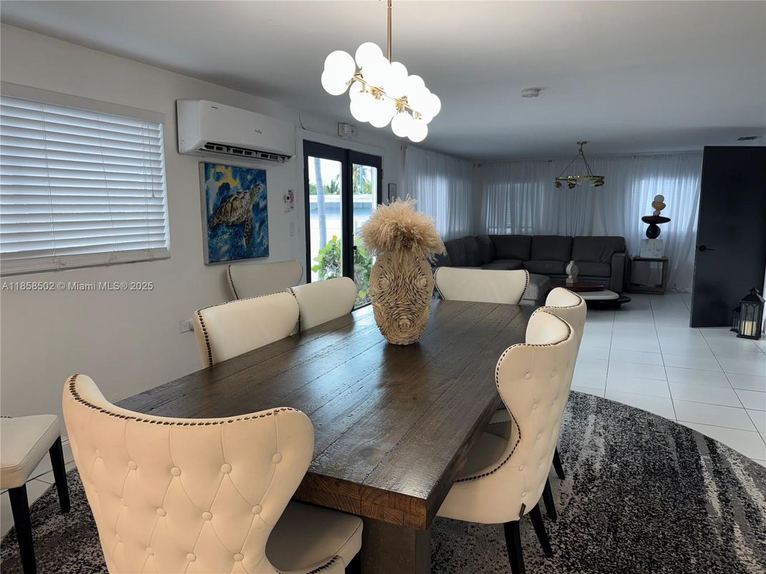 Dining room, Interior, Living room, Pendant Lights