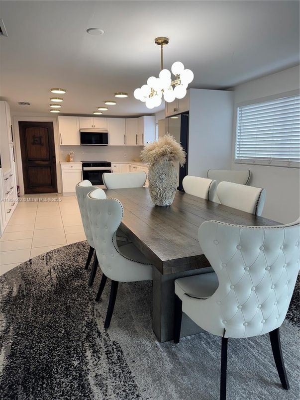 Chandelier, Dining room, Interior, Kitchen, Recessed Lighting, Stainless Steel Appliances