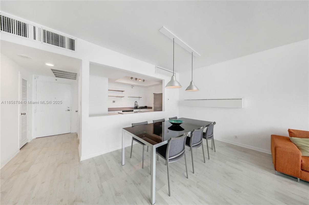 Dining room, Interior, Kitchen, Pendant Lights, Recessed Lighting, Wood Texture Flooring