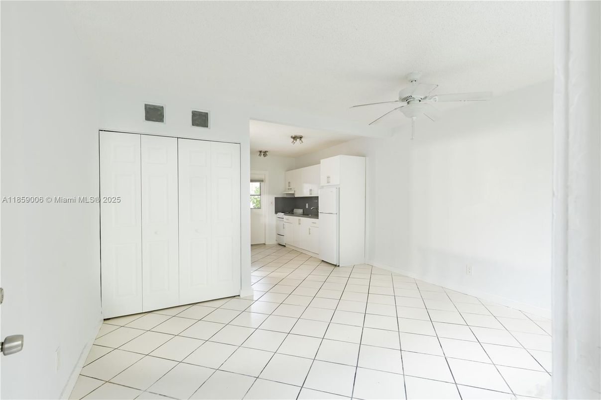 Empty room, Interior, Kitchen
