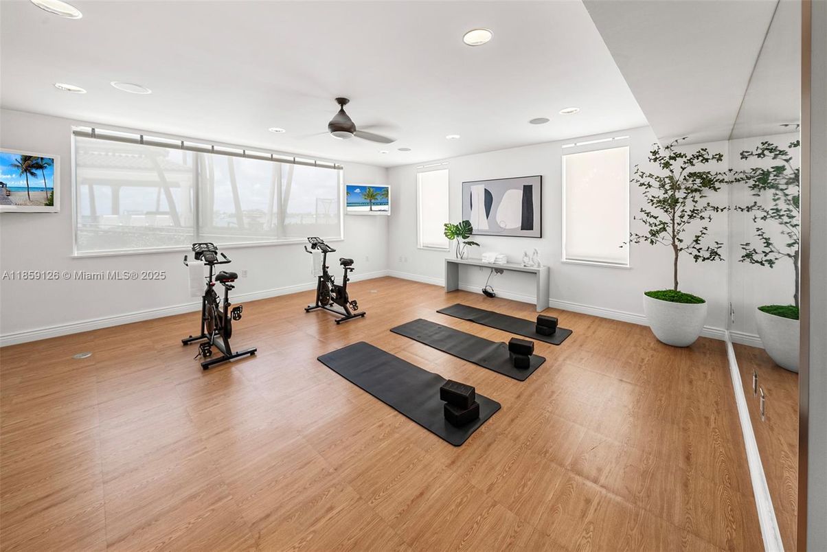 Fitness Equipment, Interior, Recessed Lighting, Wood Texture Flooring