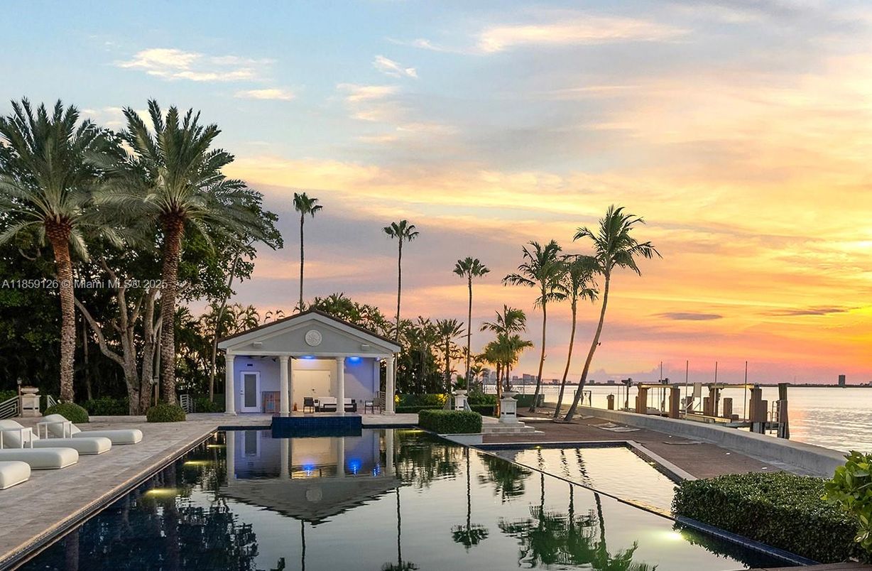 Exterior, Pool, Water