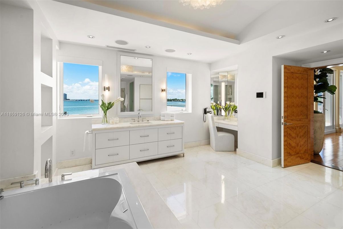 Bathroom, Dual Sink Vanities, Interior, Recessed Lighting, Water