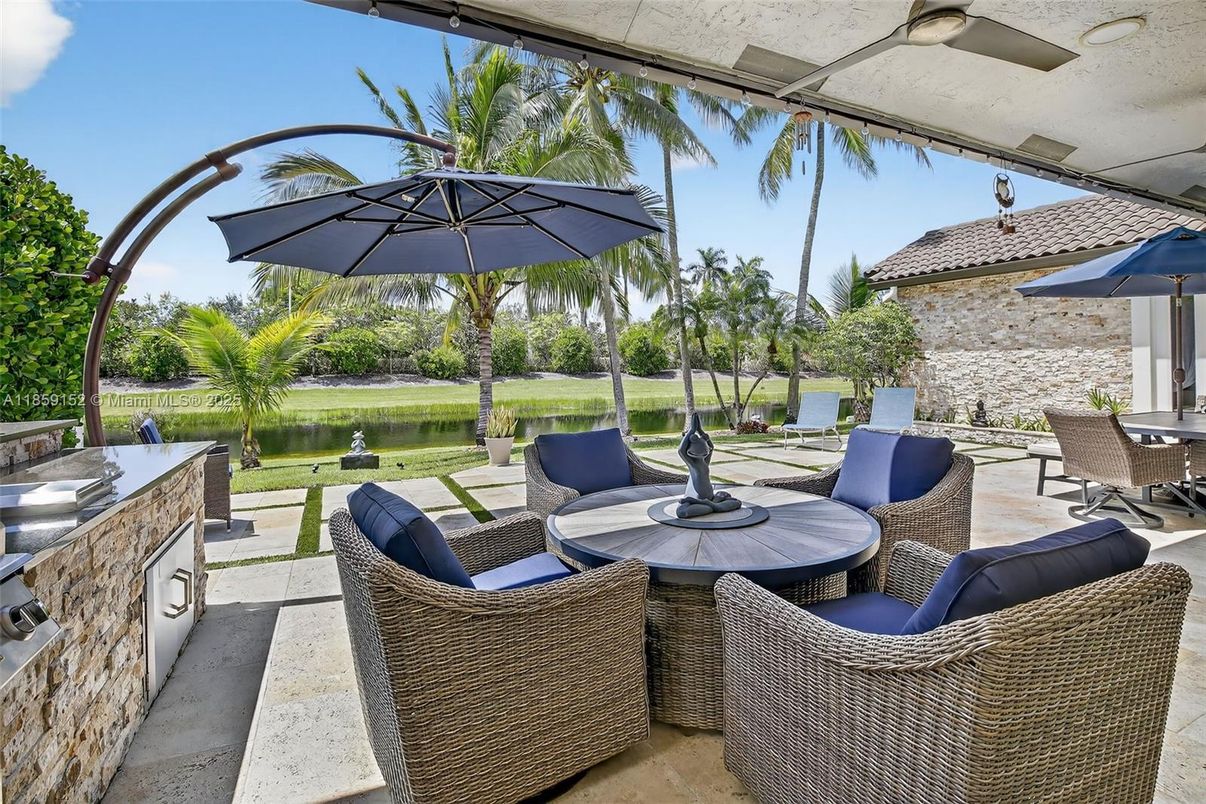 Exterior, Outdoor Kitchen, Water