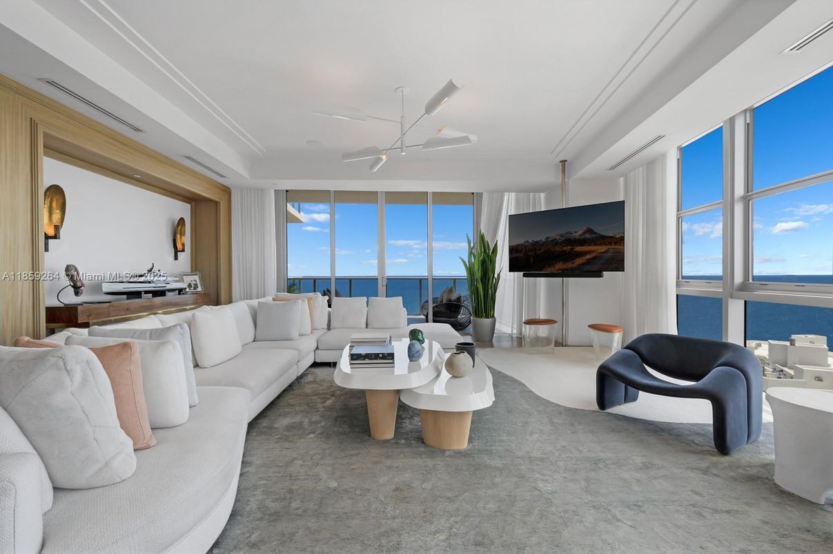 Interior, Living room, Water
