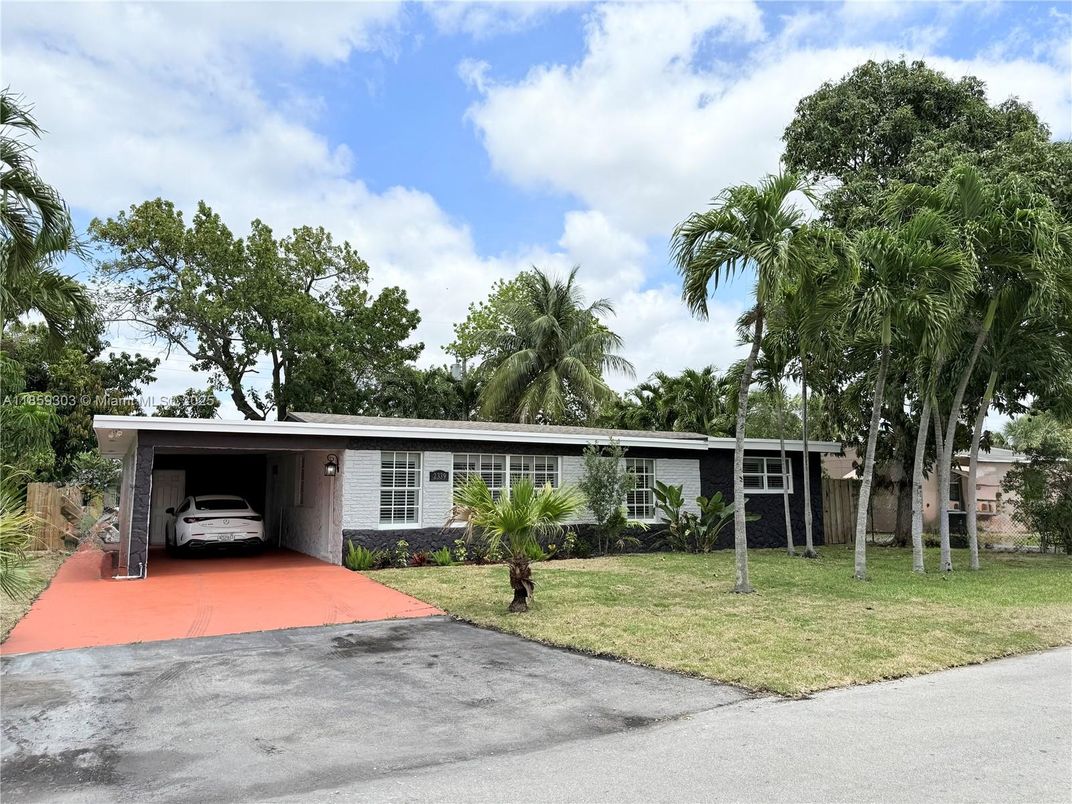 Backyard, Exterior, Facade, Ranch