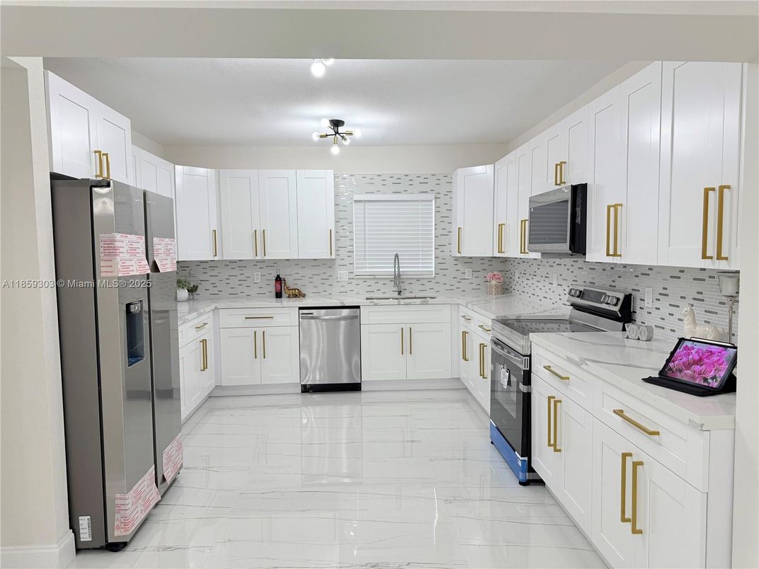 Interior, Kitchen, Marble, Stainless Steel Appliances