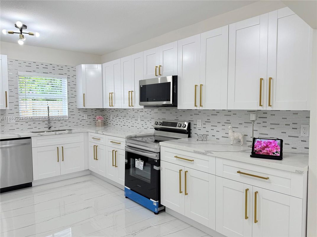 Interior, Kitchen, Marble, Stainless Steel Appliances