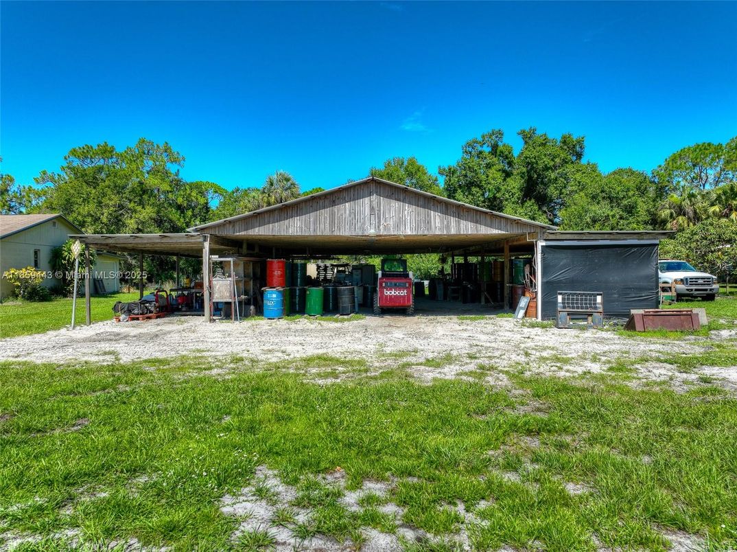 Backyard, Exterior