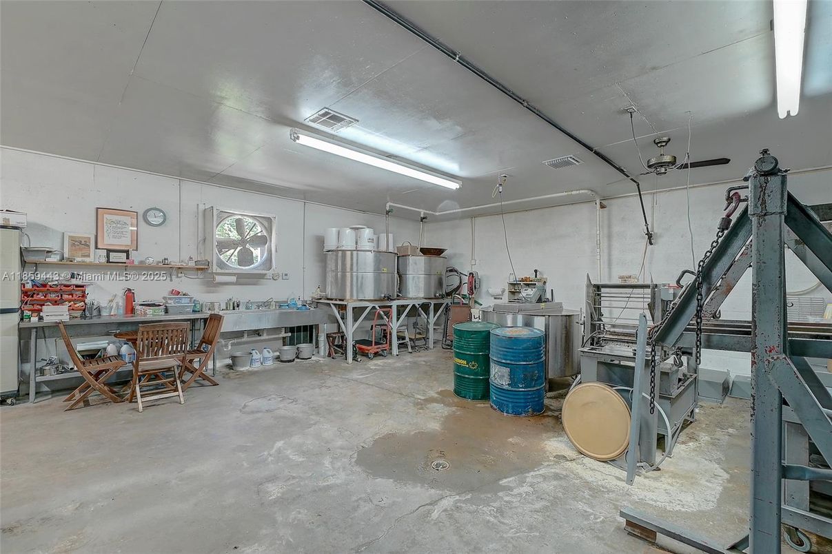 Garage, Interior