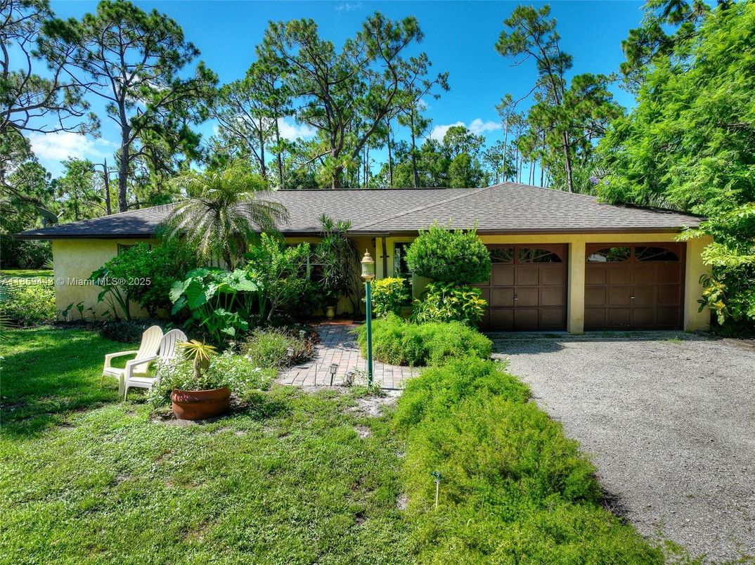 Attached, Exterior, Facade, Ranch