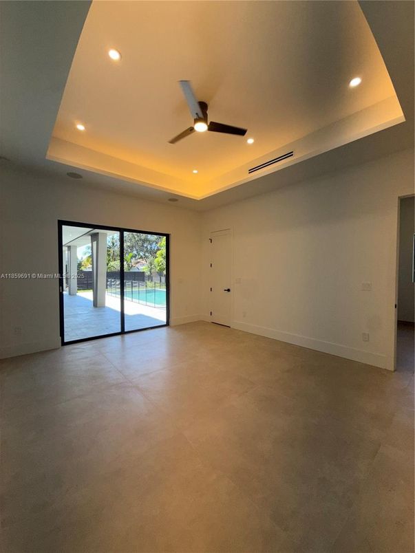 Empty room, Interior, Recessed Lighting