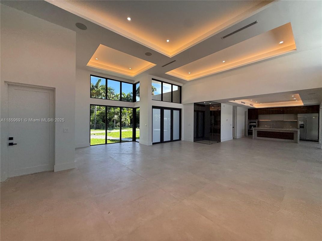 Empty room, Interior, Recessed Lighting