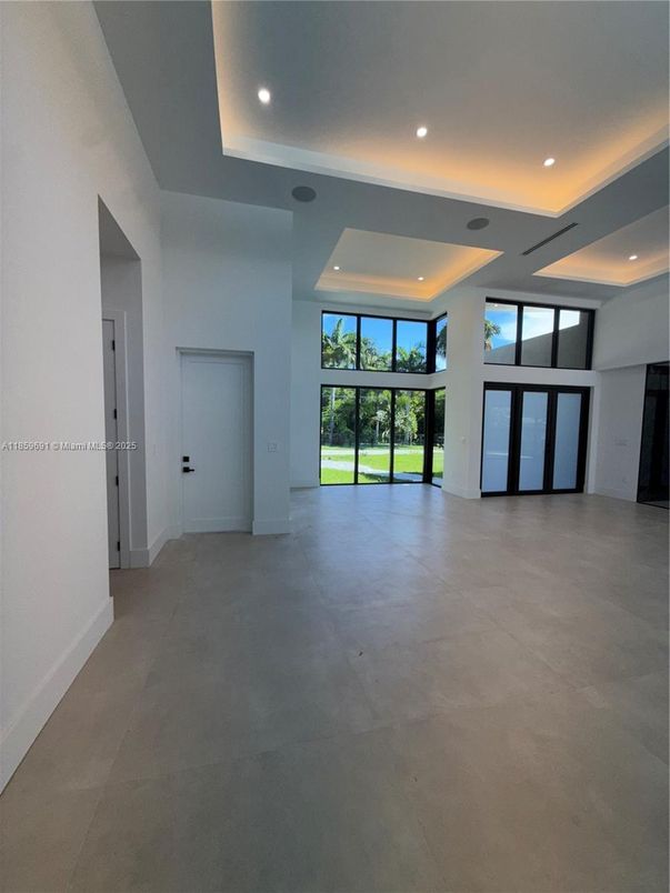 Empty room, Interior, Recessed Lighting