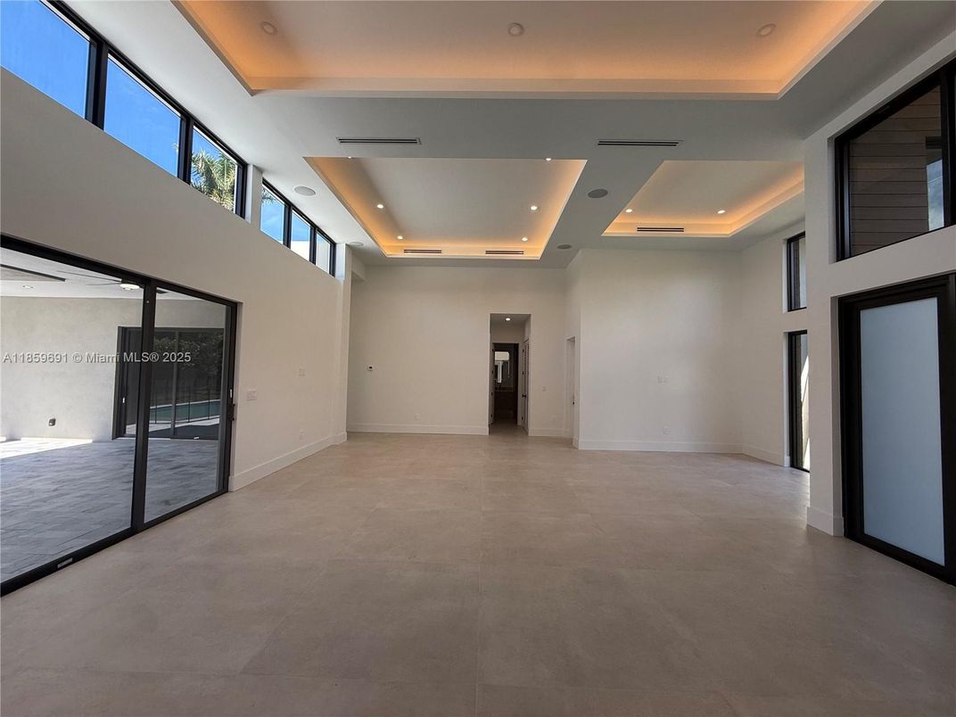 Empty room, Interior, Recessed Lighting