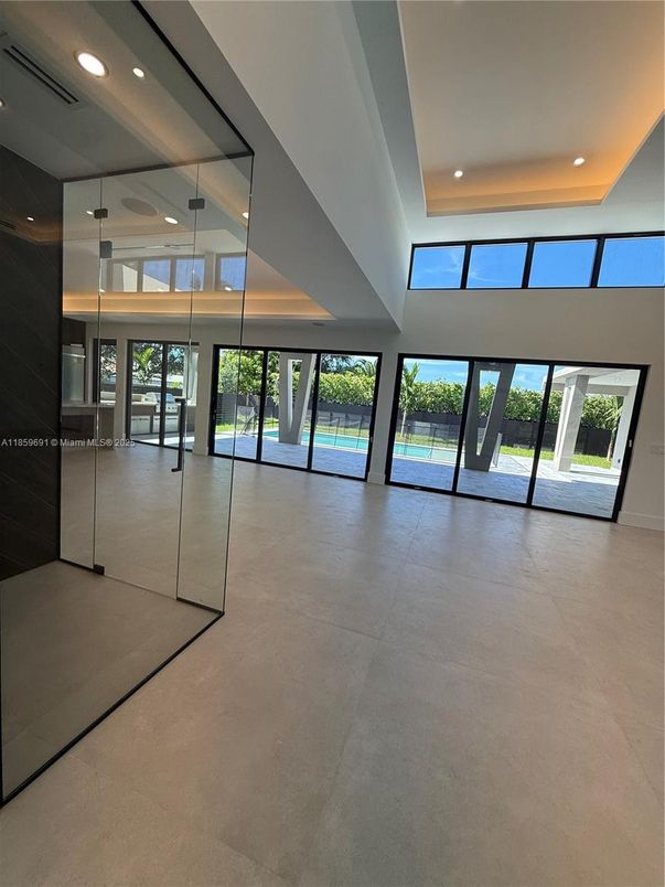 Empty room, Interior, Recessed Lighting