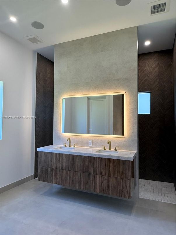 Bathroom, Dual Sink Vanities, Interior, Recessed Lighting