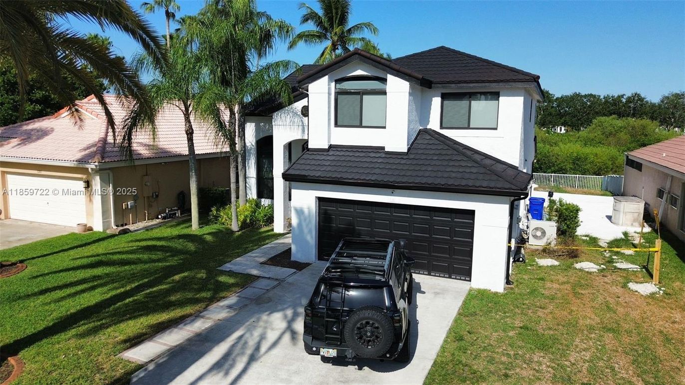 Attached, Exterior, Facade, Spanish Mediterranean