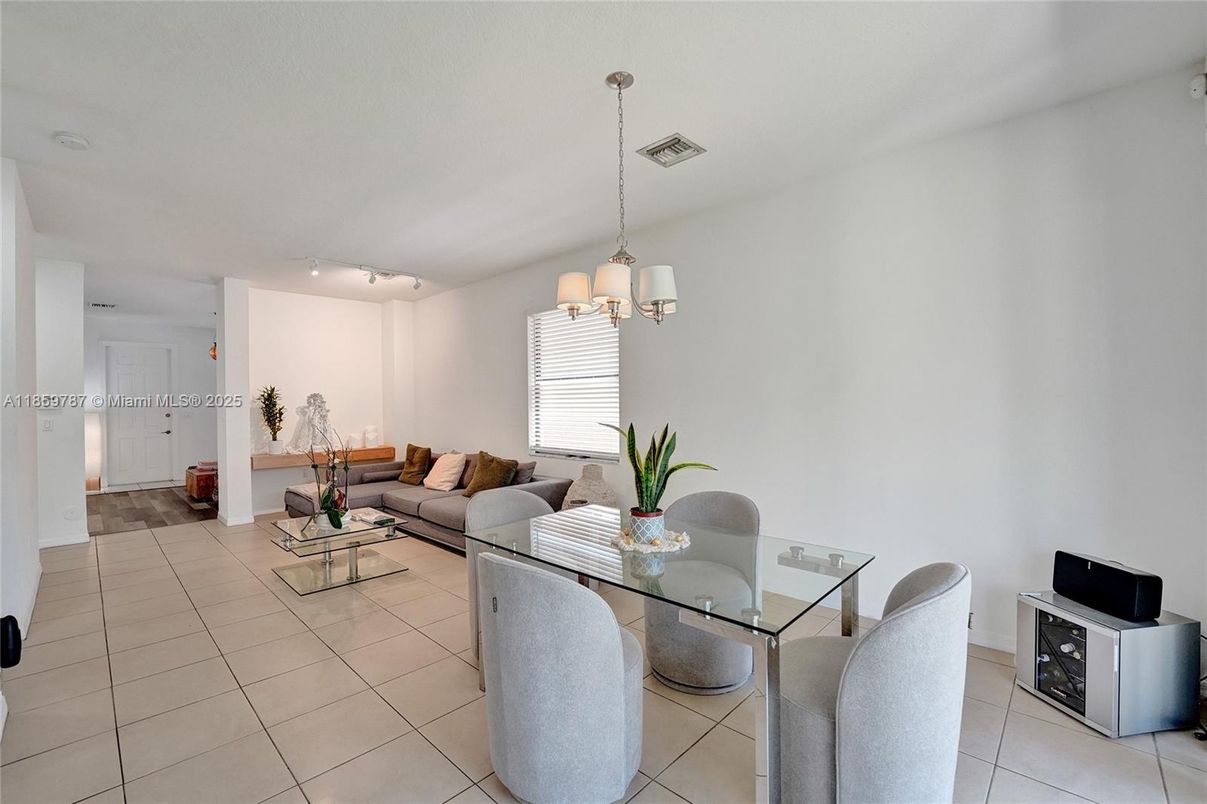 Chandelier, Dining room, Interior, Living room