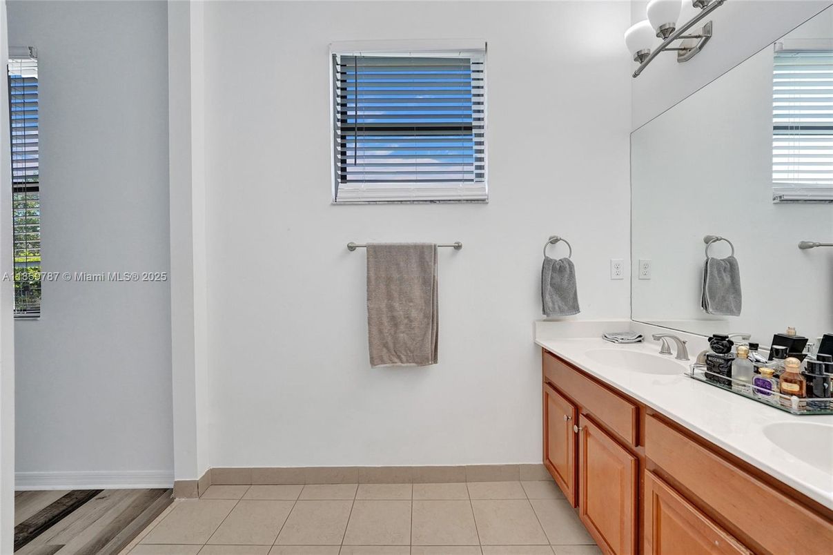 Bathroom, Dual Sink Vanities, Interior