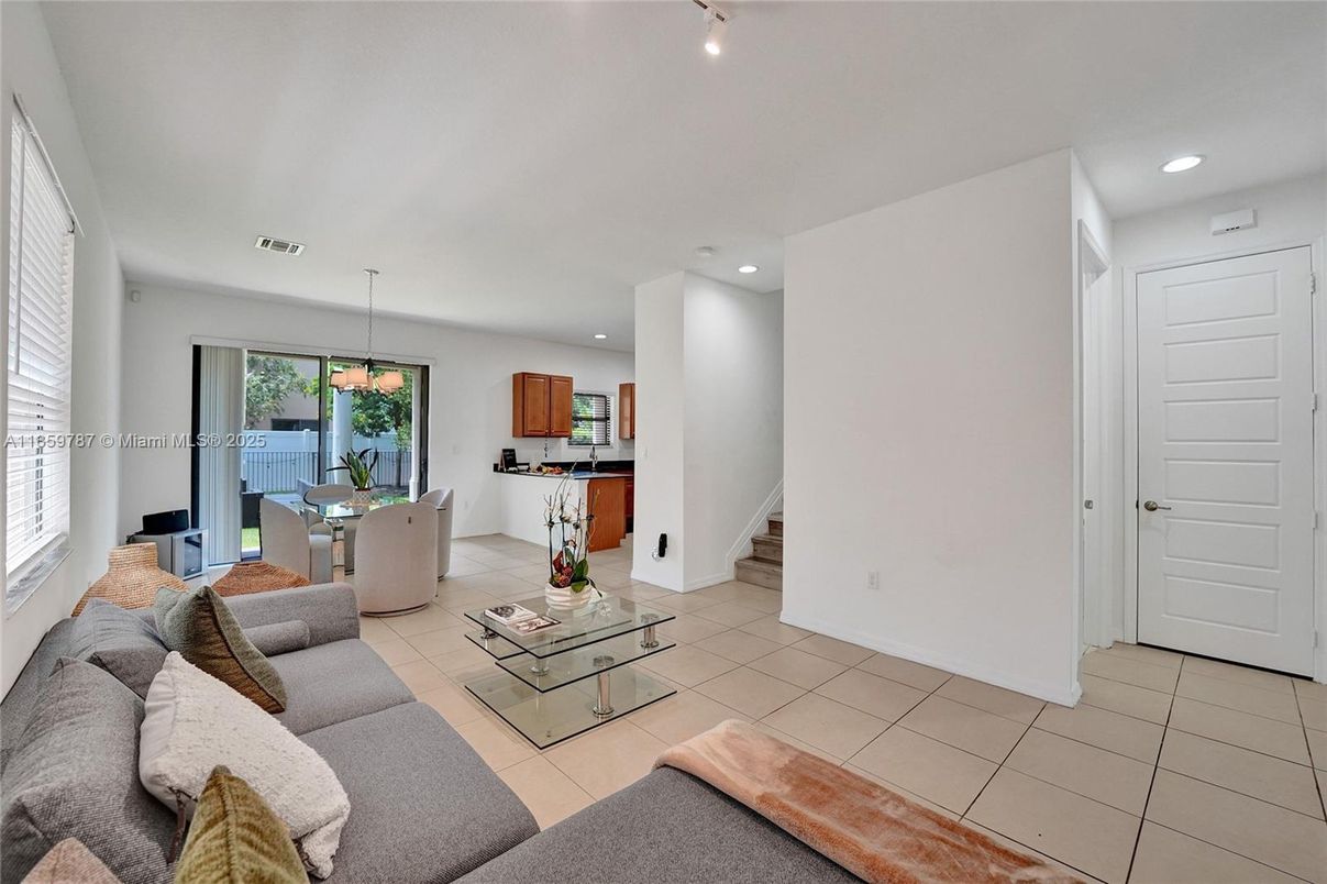 Dining room, Interior, Living room, Pendant Lights, Recessed Lighting